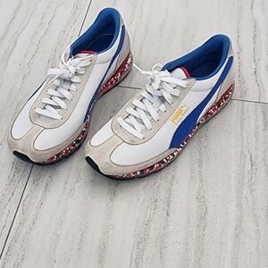 Puma White and Blue With Small Rubber Ball Inside Sole. Men's Sneakers